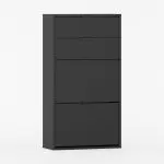 Moderne entréskap med fire romslige dører.