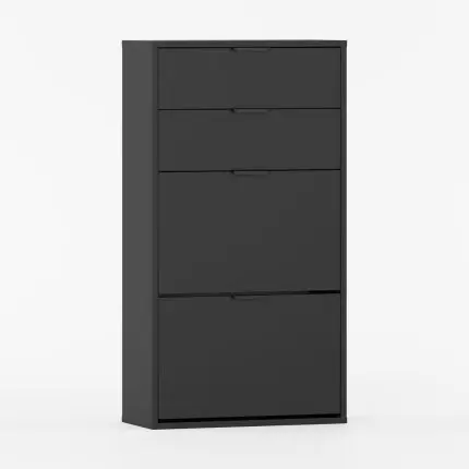 Moderne entréskap med fire romslige dører.