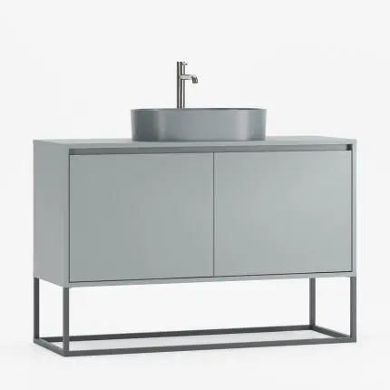 Baderomsskap med servant og metallben.