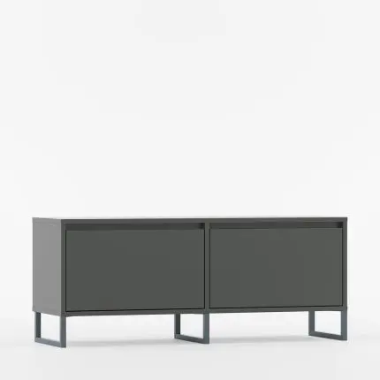 Skreddersydd TV-benk med dører