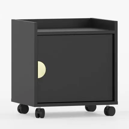 Sort skap med hjul SIGI og gyllent håndtak i moderne design.