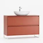 Baderomsskap med skuffer.