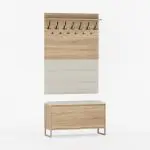 Entrémøbel med knagger og skobenk.