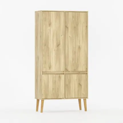 Elegant garderobeskap med fire dører og ben.