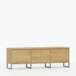 Skreddersydd TV-benk med 3 dører og metallben