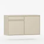 Beige vegghengt skjenk UBBE med én skuff og to dører – enkel og kompakt oppbevaring i moderne design.