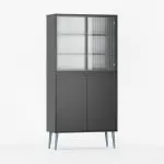 Vitrineskap med to glassdører.