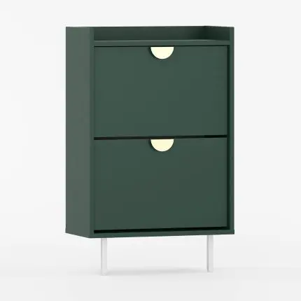 Skreddersydd smalt skoskap med to dører og hvite ben.