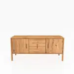 Skjenk POLA i massivt tre med slanke ben, to dører og to skuffer med freste håndtak.