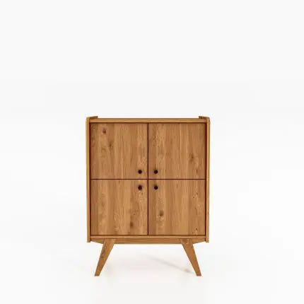 RETRO skjenk i oljet tre med fire dører og skrå ben – balansert og funksjonelt design.