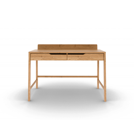 Skrivebord i massivt oljet eik eller bøk.