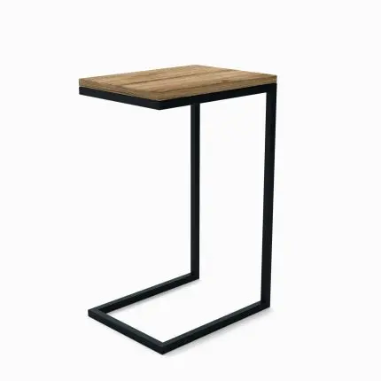 Sofabord GRAFTON med C-formet stativ i svart metall og bordplate i mørkt trelook – praktisk og minimalistisk design