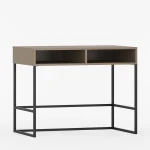 Minimalistisk skrivebord uten skuffer, ideelt for små rom.