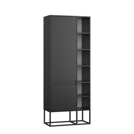 Moderne garderobeskap med dører og åpne hyller.