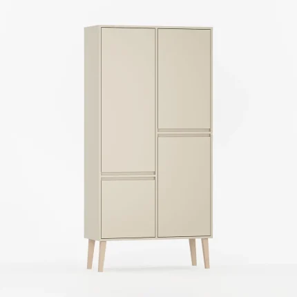 Elegant garderobeskap med fire dører og ben.