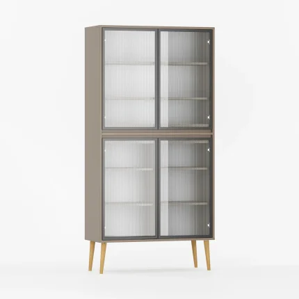 Høyt vitrineskap med glassdører og ben.