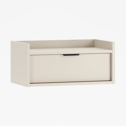 Nattbord SIGI i lys beige farge – vegghengt med svart håndtak og skuff i minimalistisk design.