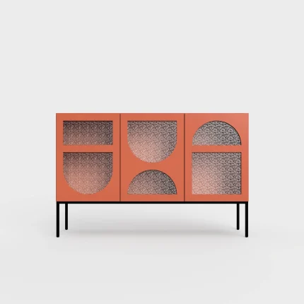 Høy skjenk med glassdører.