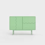 Stilren skjenk med romslig oppbevaring.