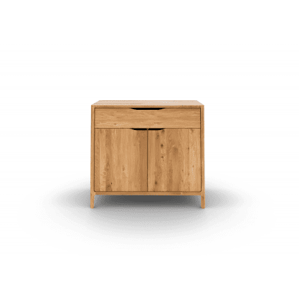 Skjenk TWIG i massivt, oljet eiketre med én skuff og to dører – kompakt og stilrent design.