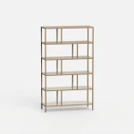 Reol med åpne hyller.