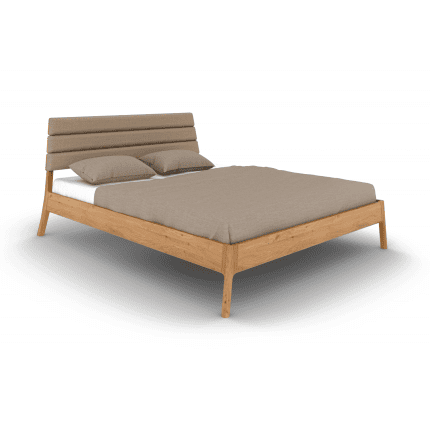 Seng Twig med polstret gavl – treseng med treben, lav ramme og stoffkledd rygg.