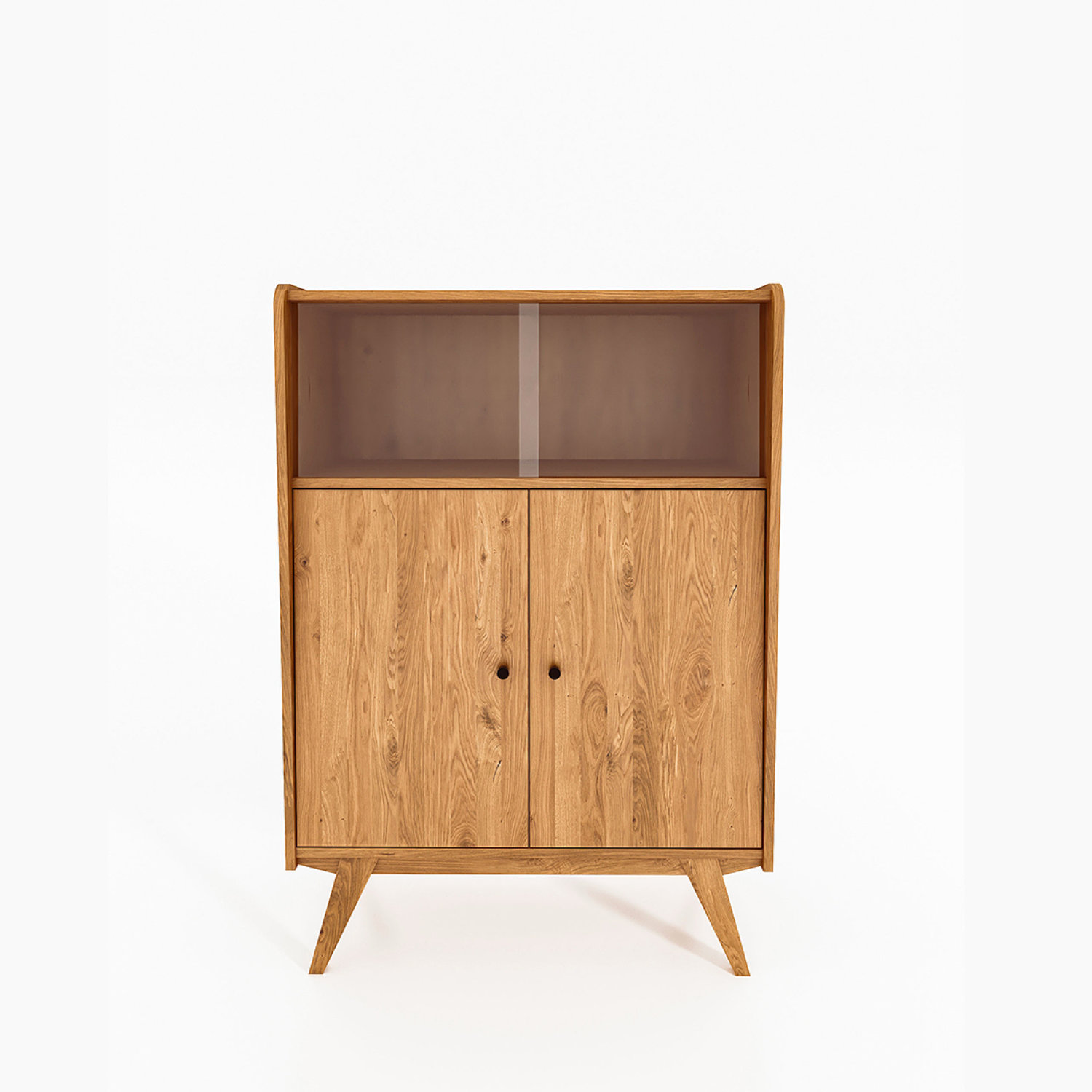 RETRO vitrineskap i massivt tre med glass øverst og tredører nederst – stående på skrå ben.